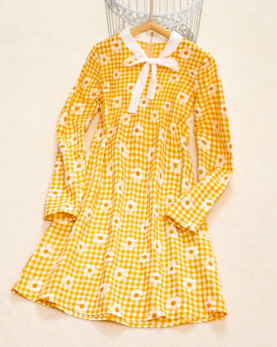 Sweet Long Sleeved Yellow Plaid and Flower Print Mom Girl Matching Dress