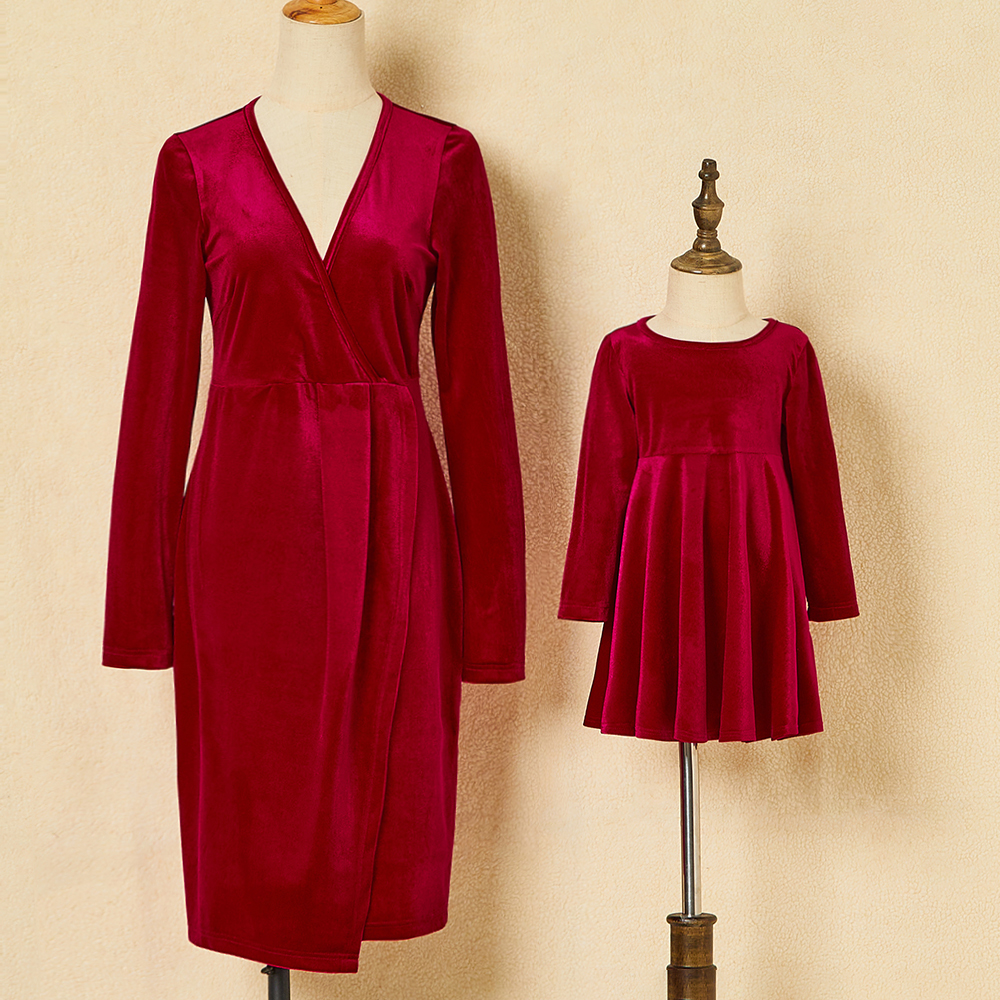 Classic Red Velvet Long Sleeves Mom Girl Matching Dress Classic Red Velvet Long Sleeves Mom Girl Matching Dress