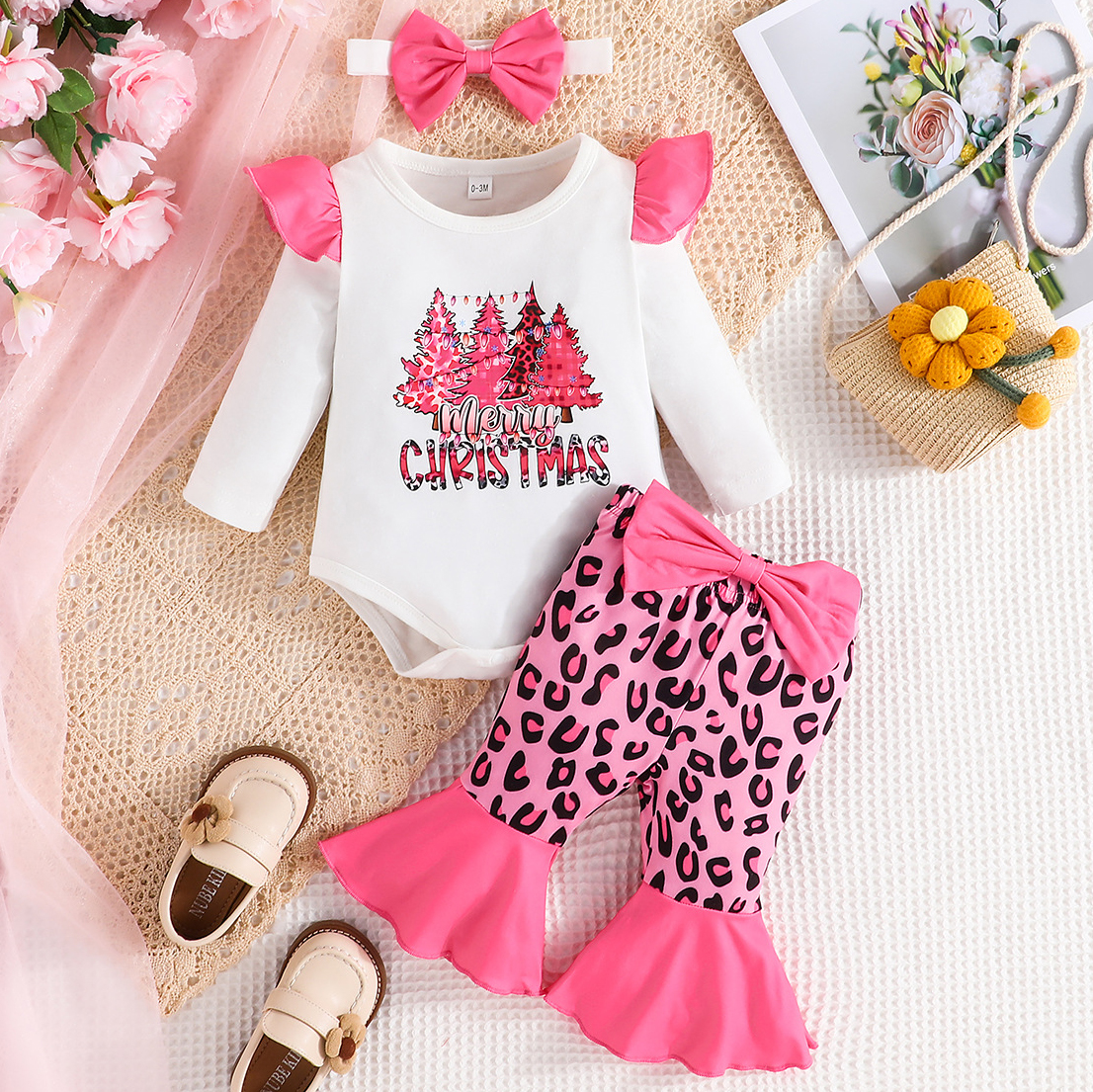 【0M-18M】3-piece Baby Girl Cute Christmas Print Romper And Pink Leopard Pants Set With Bow Hairband 【0M-18M】3-piece Baby Girl Cute Christmas Print Romper And Pink Leopard Pants Set With Bow Hairband
