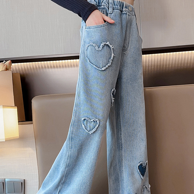 【4Y-12Y】Girls Fashion Heart Shape Embroidered Blue Jeans 【4Y-12Y】Girls Fashion Heart Shape Embroidered Blue Jeans
