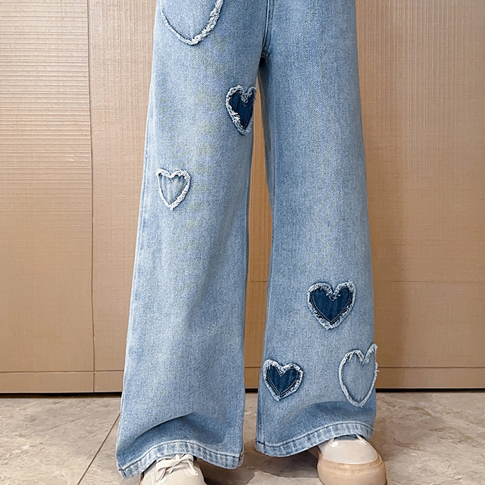 【4Y-12Y】Girls Fashion Heart Shape Embroidered Blue Jeans 【4Y-12Y】Girls Fashion Heart Shape Embroidered Blue Jeans