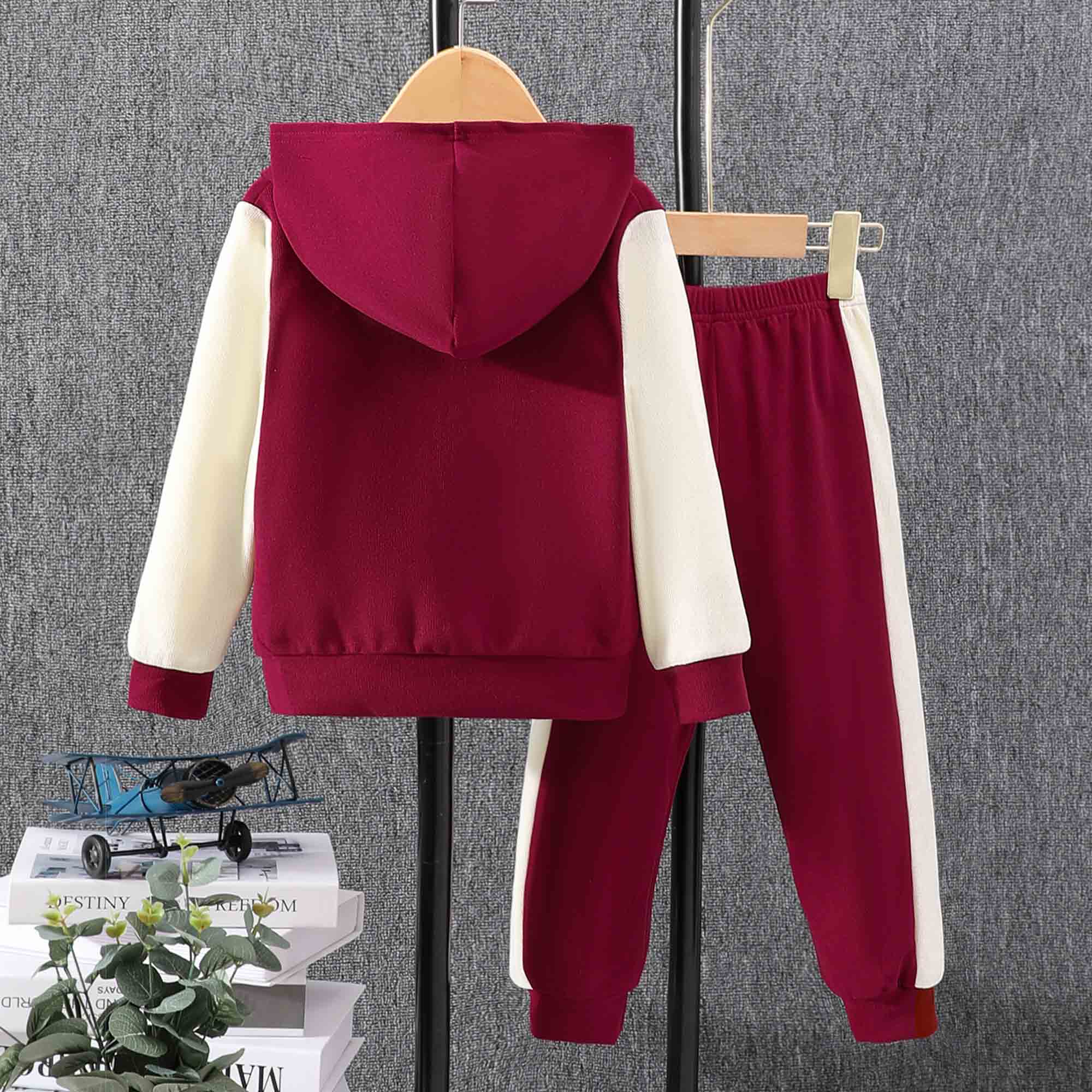 【18M-8Y】2-piece Unisex Letter Embroidered Colorblock Hooded Sports Coat And Pants Set - 34442 【18M-8Y】2-piece Unisex Letter Embroidered Colorblock Hooded Sports Coat And Pants Set - 34442
