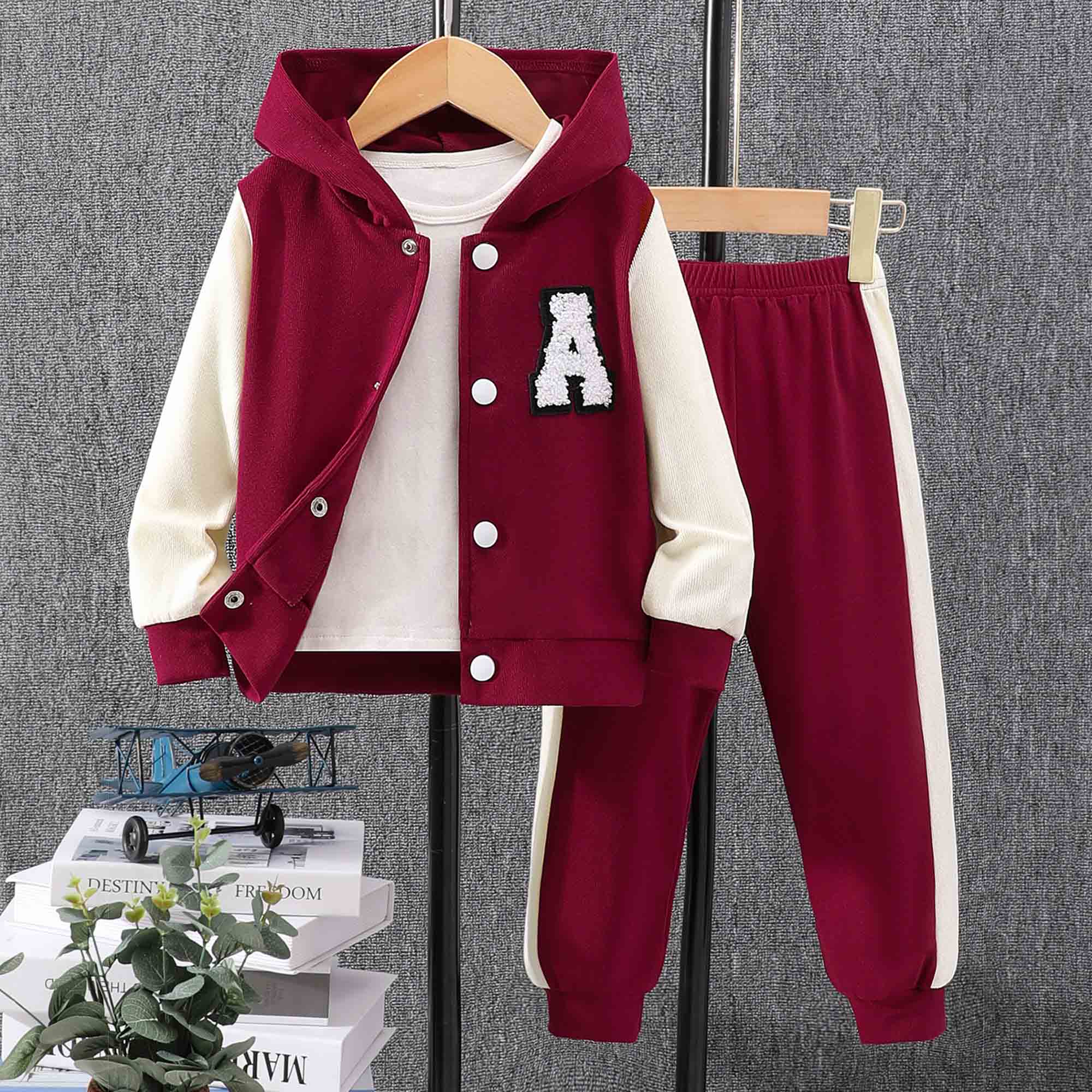 【18M-8Y】2-piece Unisex Letter Embroidered Colorblock Hooded Sports Coat And Pants Set - 34442 【18M-8Y】2-piece Unisex Letter Embroidered Colorblock Hooded Sports Coat And Pants Set - 34442