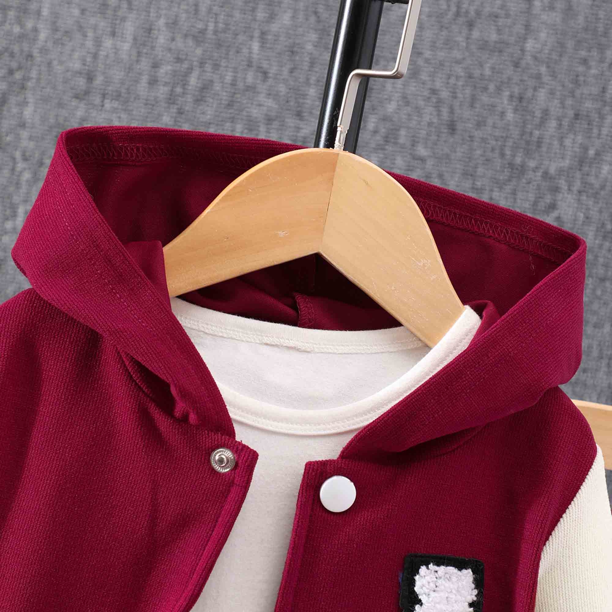 【18M-8Y】2-piece Unisex Letter Embroidered Colorblock Hooded Sports Coat And Pants Set - 34442 【18M-8Y】2-piece Unisex Letter Embroidered Colorblock Hooded Sports Coat And Pants Set - 34442