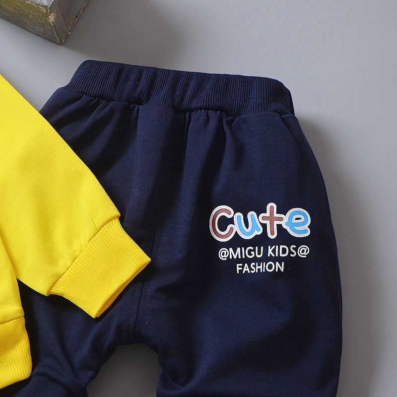 【9M-4Y】2-piece Unisex Giraffe Print Long-sleeved Sweatshirt And Pants Set 【9M-4Y】2-piece Unisex Giraffe Print Long-sleeved Sweatshirt And Pants Set
