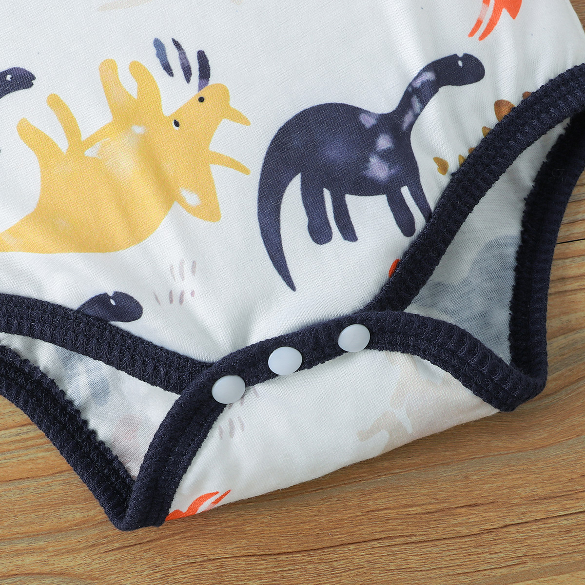 【0M-18M】3-piece Baby Boy Dinosaur Print Long Sleeve Romper And Pants Set With Hat